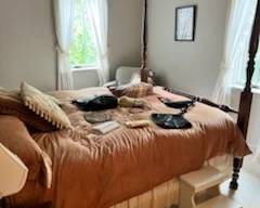 Second bedroom w/mahogany 4 post bed