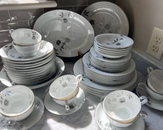 Noritake, Service for 8