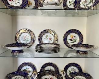 Beautiful English set - 16 plates with many serving pieces