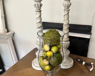 Several pairs of lamps