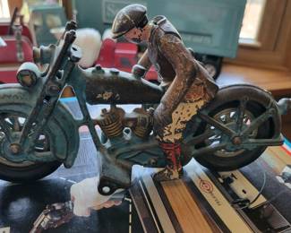 Hubley Indian cast iron motorcycle.  As is