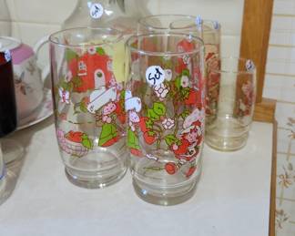 Holly Hobbie water set