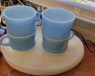 Pyrex snack set