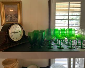 Mantle clock working has chimes 30.00