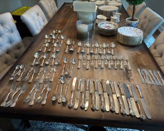 93 piece set Sterling Silver.
Reed & Barton - Mirror Stele
(Cake server and butter knife not photographed)