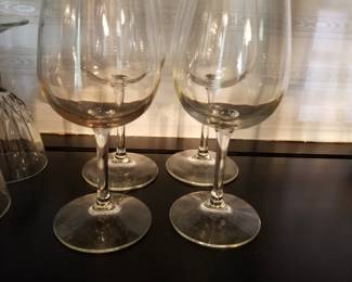 4 wine glasses