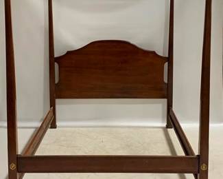 1289 - Pencil Post Queen Size Bed 75 x 82 x 64