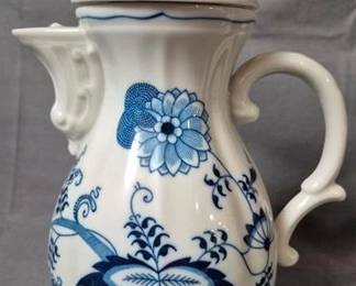 2453 - Blue Danube Blue Onion Lidded Coffeepot 9.5"
