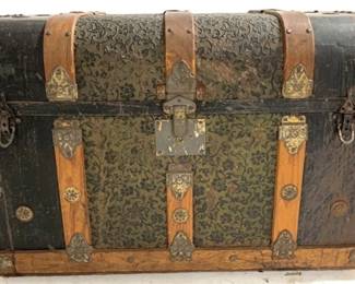 8901 - Vintage Dome Top Trunk - 20" x 30" x 19"