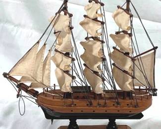 2424 - Mayflower Model Ship 10 x 10