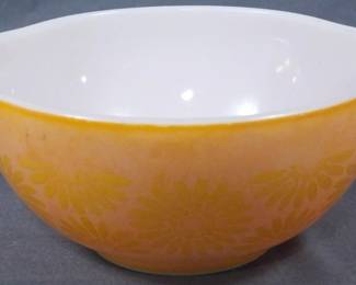 159 - Orange Pyrex Batter Bowl 4x9.5x7.5