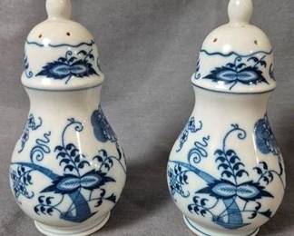2461 - Pair Blue Danube Blue Onion Shakers 6"