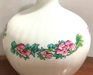 2536 - English Royal Vale Vase - 4" Tall