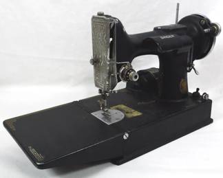 1028 - Singer Featherlite Sewing Machine 11x15x7 S/N AF081234 You are buying a used as-is electric/electronic item. We do not guarantee all components are present, and if it is not expressly stated, it is untested.