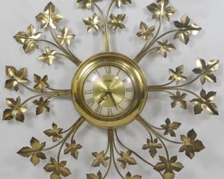 136 - Vintage United Starburst Wall Clock 23" You are buying a used as-is electric/electronic item. We do not guarantee all components are present, and if it is not expressly stated, it is untested.