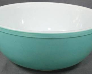 169 - Pyrex Blue Mixing Bowl 5x10"