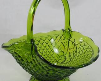 42 - Fenton Diamond & Fruit Basket 12x11x9