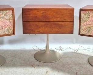 1411 - RARE KLH Model 20 Plus Stereo System 3 part group, turntable stand & 2 speakers, 24 x 19 x 16 & 24 x 21 x 16 with original paperwork & wires, beautiful condition You are buying a used as-is electric/electronic item. We do not guarantee all components are present, and if it is not expressly stated, it is untested.