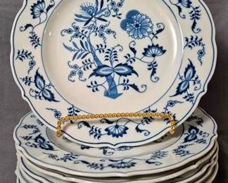 2472 - 8 Blue Danube Blue Onion 10" Dinner Plates