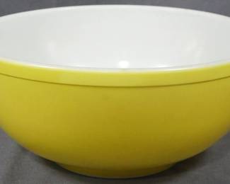 168 - Pyrex Yellow Mixing Bowl 5x10"