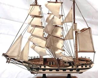2404 - Model Ship 13 x 13