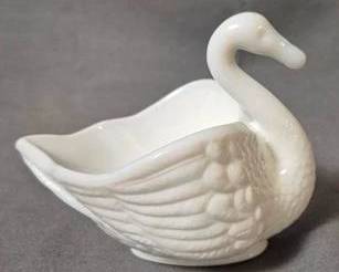 2466 - Imperial Milk Glass Swan Dish 5 x 3.25