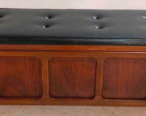 1310 - Lane MCM Walnut Bench Top Cedar Chest 17 x 53 x 18