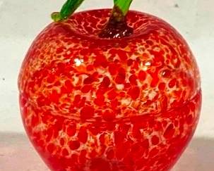 2482 - Art Glass Lidded Apple Box 5"