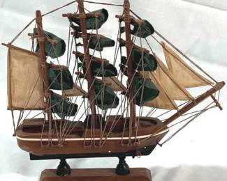 2423 - Model Ship 9 x 9