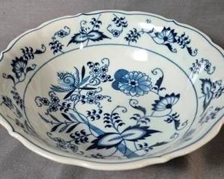 2465 - Blue Danube Blue Onion Bowl 9.25"