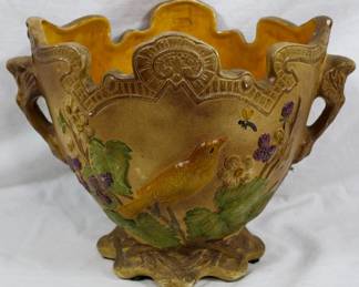 571 - Majolica Cache Pot w/ Bird 8x10x8
