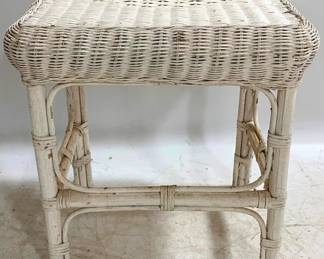 1401 - Wicker Table / Stool 15 x 21 x 21
