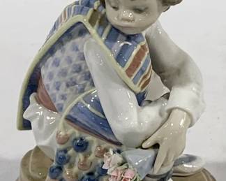 2356 - Lladro Figurine "Valencian Bouquet" #1524 - 5.75" figure was retired in 1991 and sculpted by Antonio Ramos in 1987