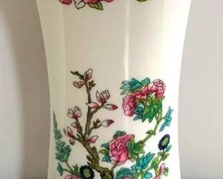 2535 - English Royal Vale Vase - 6" Tall
