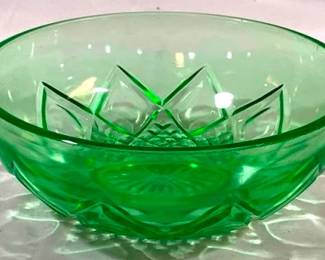 2474 - Hazel Atlas Uranium Green Bowl 8" Diamond Arches