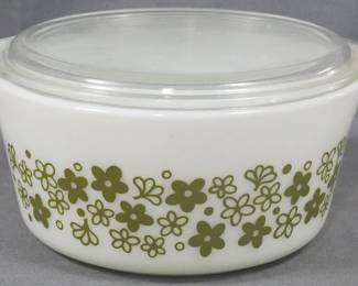172 - Pyrex Crazy Daisy Bowl with lid 4x10x8