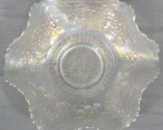 150 - Fenton Bearded Berry White Carnival Bowl 3x9"