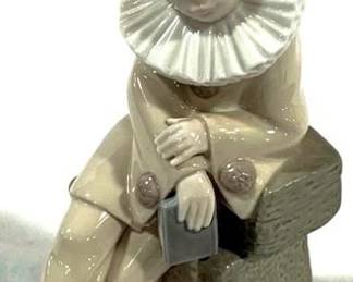 2349 - Lladro "Little Jester" Porcelain Figurine 8" Daisa 1983 - retired piece designed by Juan Huerta