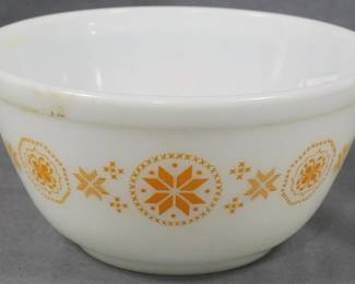 153 - Pyrex Town & Country Mixing Bowl 4x7"