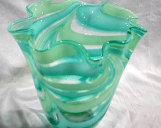 7157 - Art Glass Vase 9" x 10"