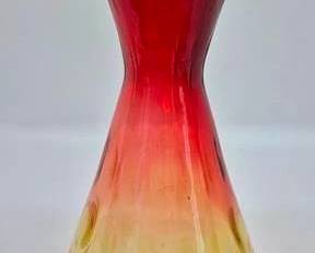 4052 - Vintage Amberina Ruffled Art Glass 6.5" Vase