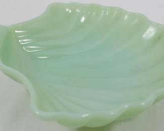 77 - Jadeite Clamshell Bowl 7x6x2