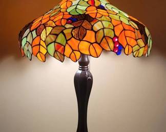 Tiffany-Style Stained Glass Table Lamp