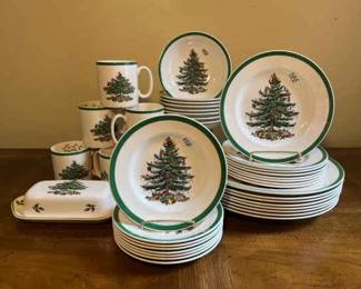 Spode Christmas Tree Service for 8