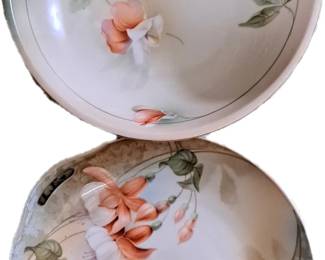 R&S Germany Bowl Handpainted Sweet Pea Flowers
Regina Ware Germany Hamdpainted Bleeding Heart Flowers