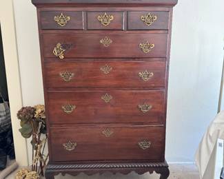 This is a stunning vintage wooden Queen Anne style Highboy Chest by Rhodes, with elements of Chippendale design on top. Cherry wood
Dimensions:
- 38.8 in wide
- 21.5 in deep
- 65 in tall