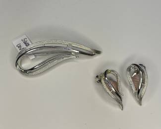 Sarah Coventry brooch earring set vintage