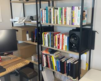 Set 2 bookshelves