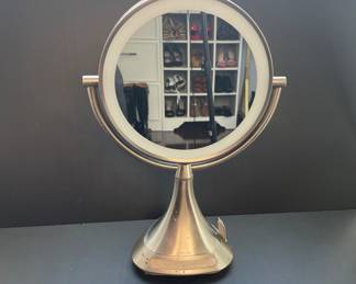 Lighted make up mirror