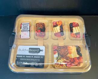 Charcuterie board with cover